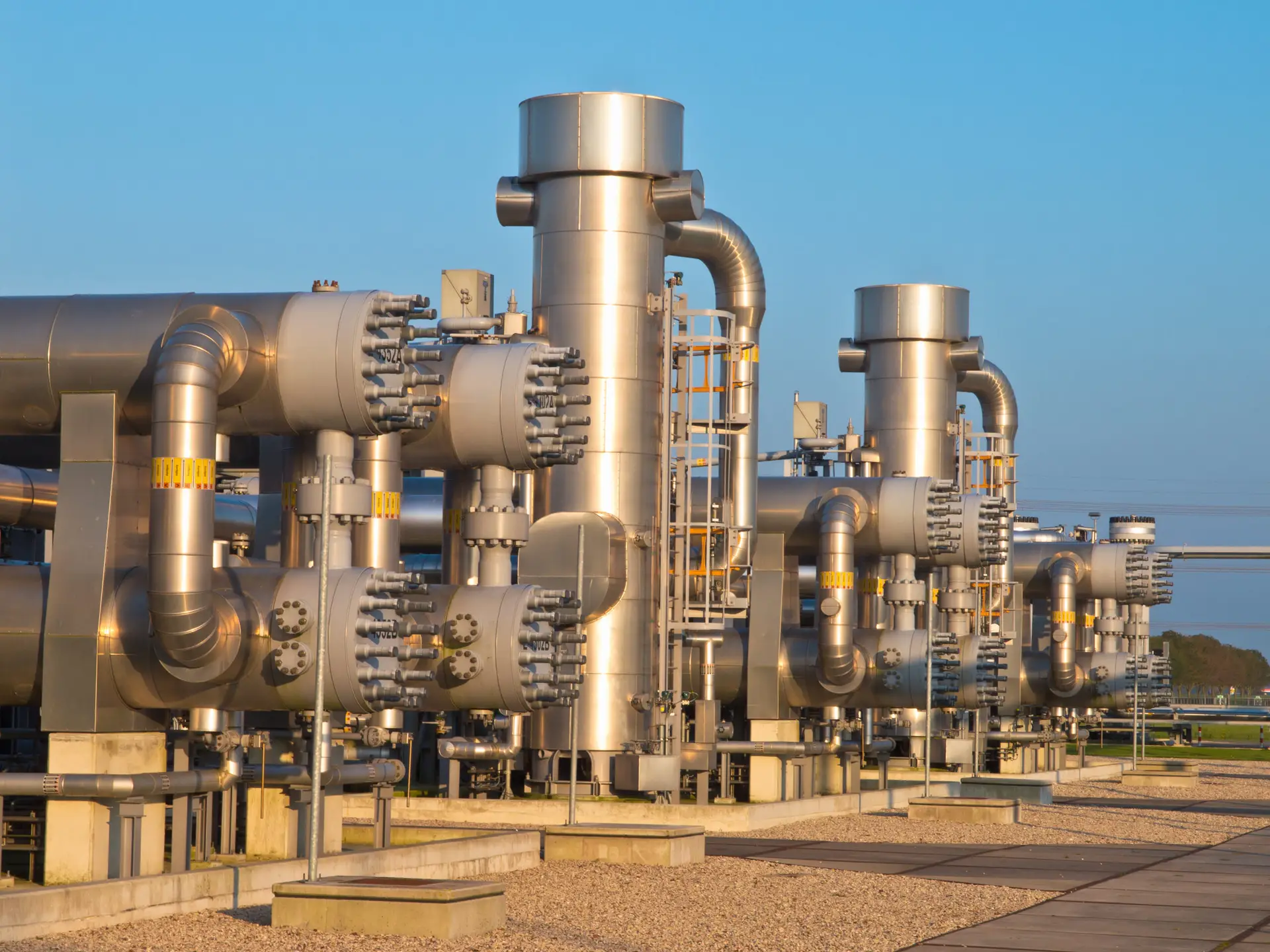 Natural gas processing plant
